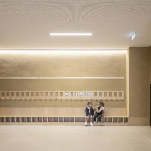 CMA_a+_T.V_28_couloir enfants_300dpi